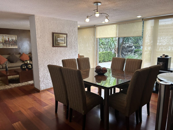 CASA EN VENTA EN CALLE CERRADA EN LA HERRADURA