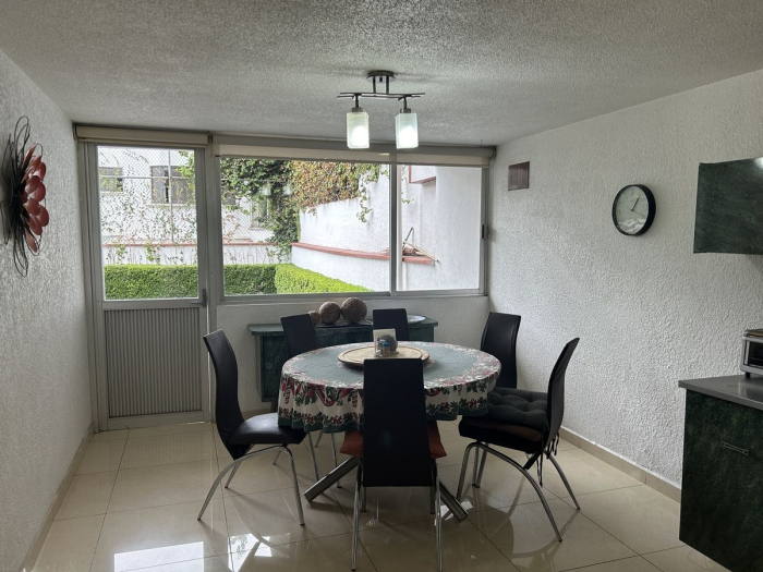 CASA EN VENTA EN CALLE CERRADA EN LA HERRADURA