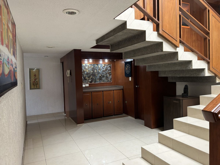CASA EN VENTA EN CALLE CERRADA EN LA HERRADURA