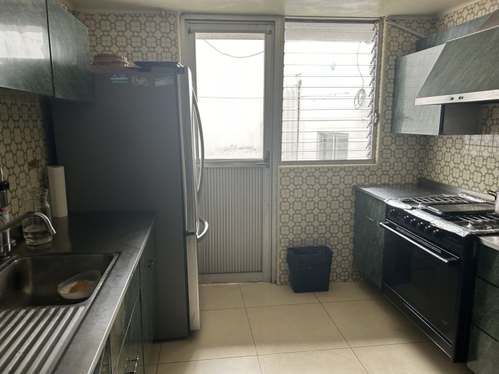 CASA EN VENTA EN CALLE CERRADA EN LA HERRADURA