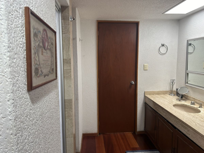 CASA EN VENTA EN CALLE CERRADA EN LA HERRADURA