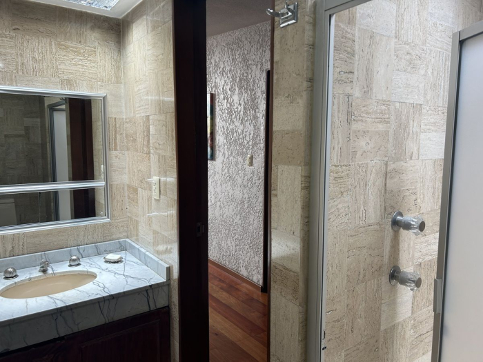 CASA EN VENTA EN CALLE CERRADA EN LA HERRADURA