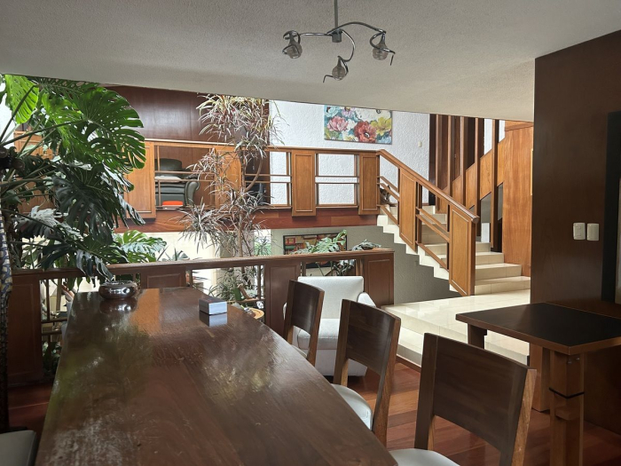 CASA EN VENTA EN CALLE CERRADA EN LA HERRADURA
