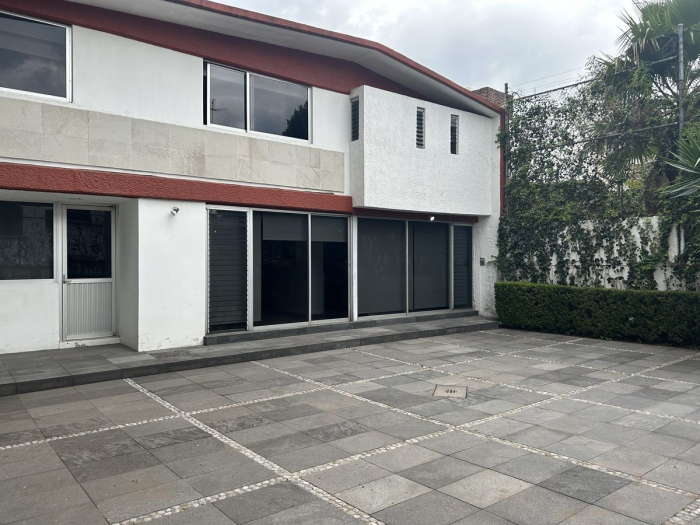 CASA EN VENTA EN CALLE CERRADA EN LA HERRADURA