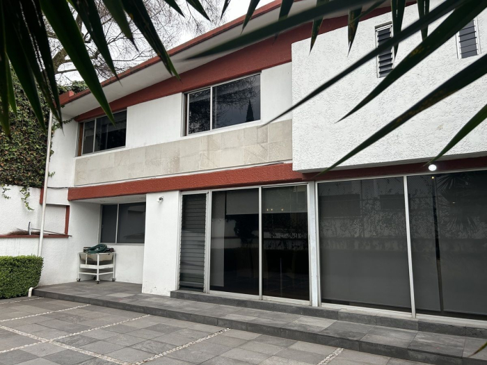 CASA EN VENTA EN CALLE CERRADA EN LA HERRADURA