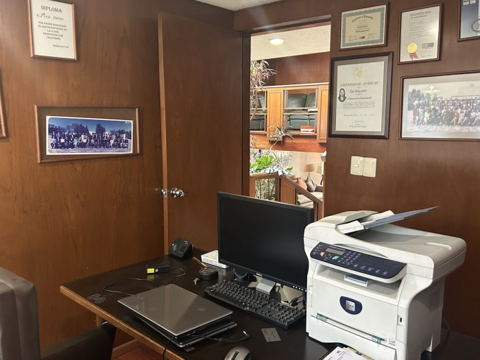 CASA EN VENTA EN CALLE CERRADA EN LA HERRADURA