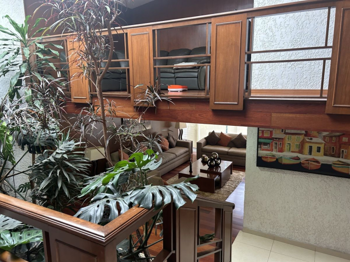 CASA EN VENTA EN CALLE CERRADA EN LA HERRADURA