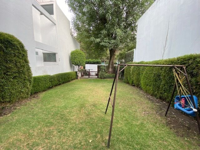 Casa en Venta. Lomas Hipódromo.  Muy bien ubicada.