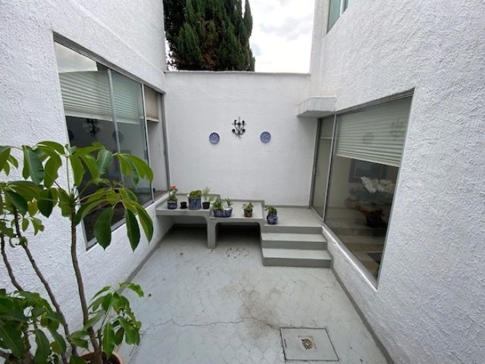 Casa en Venta. Lomas Hipódromo.  Muy bien ubicada.