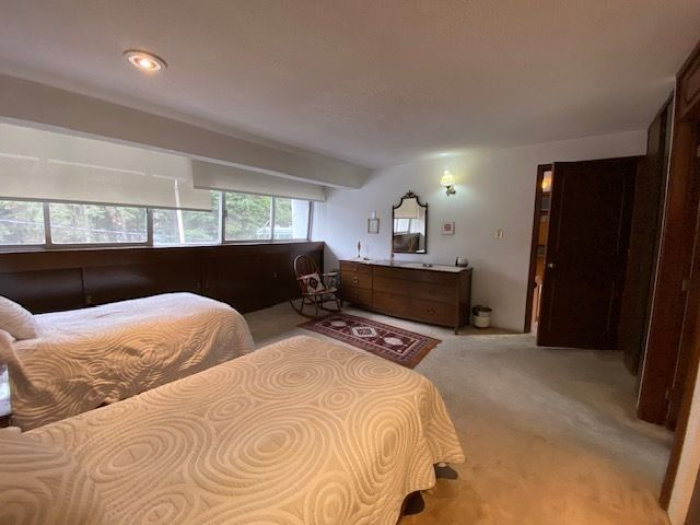 Casa en Venta. Lomas Hipódromo.  Muy bien ubicada.