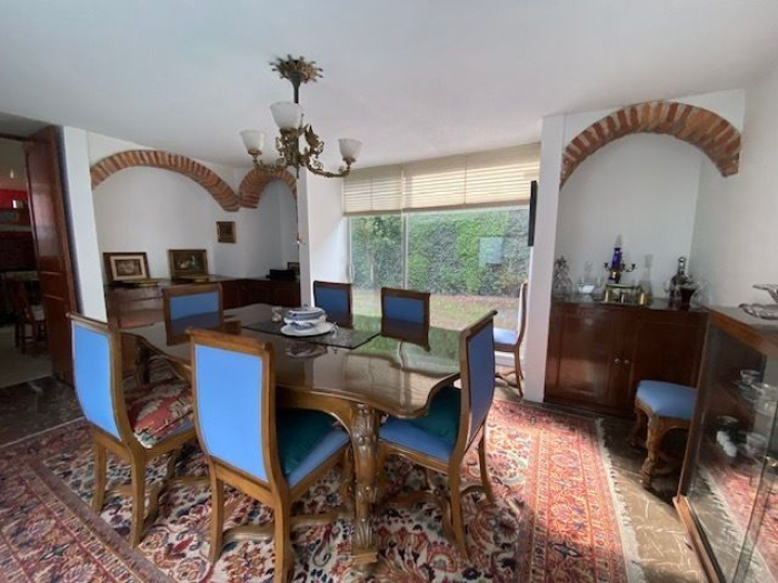Casa en Venta. Lomas Hipódromo.  Muy bien ubicada.