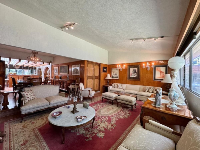 Casa para actualizar en venta - Jardines del Pedregal