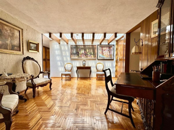 Casa para actualizar en venta - Jardines del Pedregal