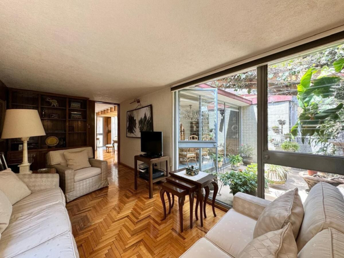 Casa para actualizar en venta - Jardines del Pedregal