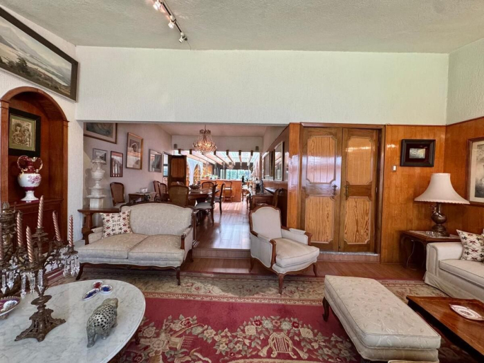 Casa para actualizar en venta - Jardines del Pedregal