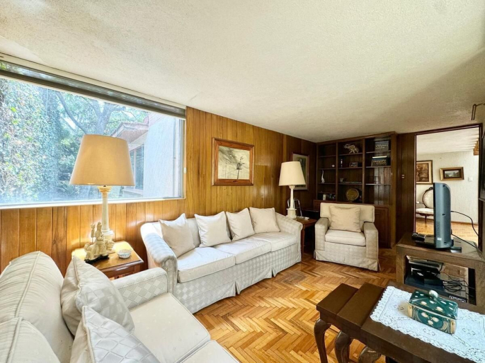 Casa para actualizar en venta - Jardines del Pedregal
