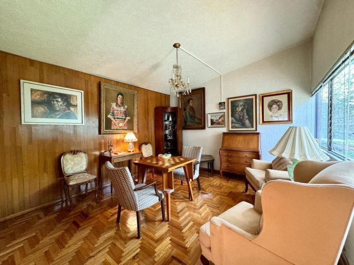 Casa para actualizar en venta - Jardines del Pedregal