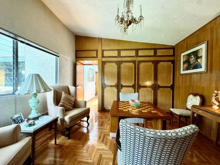Casa para actualizar en venta - Jardines del Pedregal