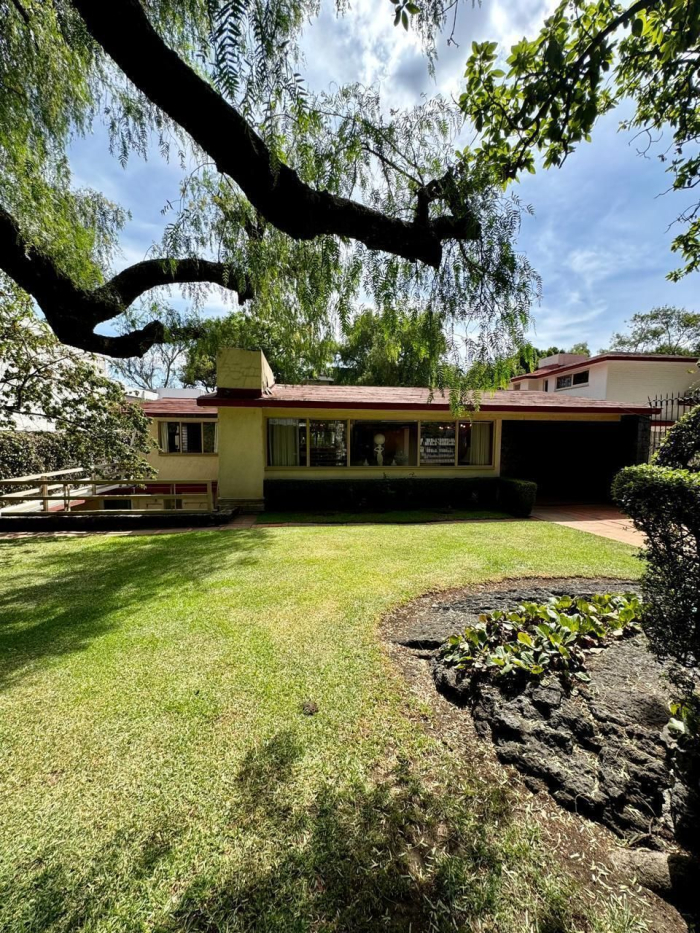 Casa para actualizar en venta - Jardines del Pedregal