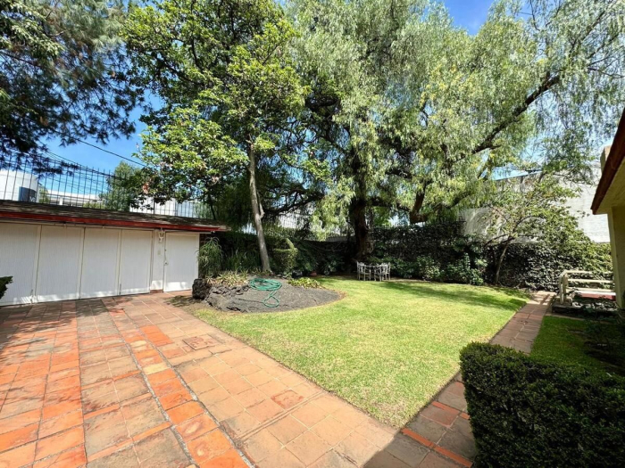 Casa para actualizar en venta - Jardines del Pedregal