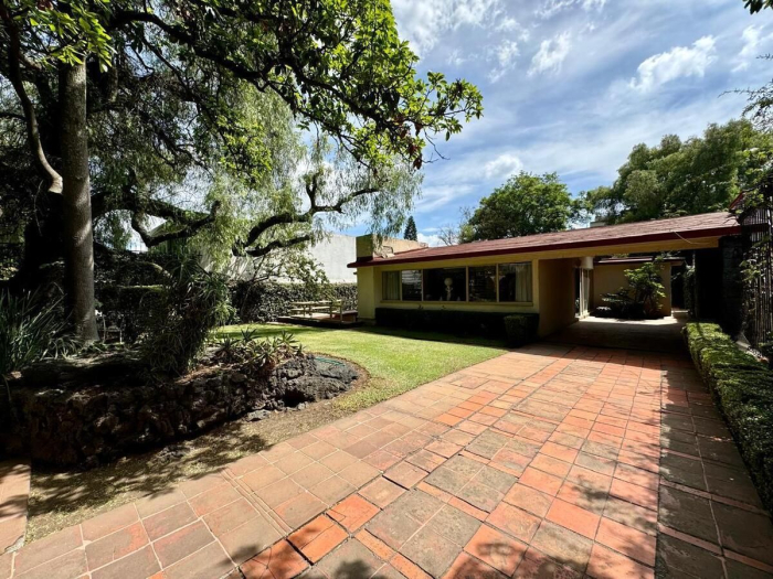 Casa para actualizar en venta - Jardines del Pedregal