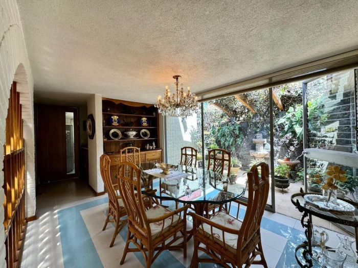 Casa para actualizar en venta - Jardines del Pedregal