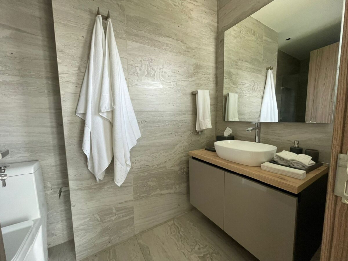 DEPARTAMENTO AMUEBLADO Y EQUIPADO EN VENTA EN BOSQUE REAL, DESARROLLO IVY