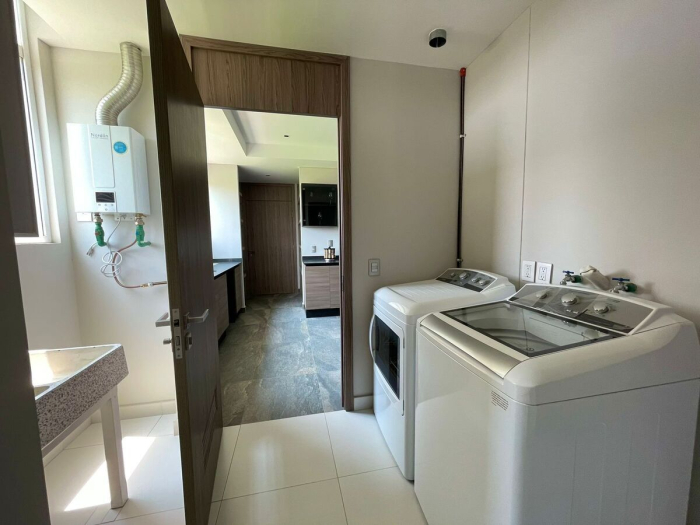 DEPARTAMENTO AMUEBLADO Y EQUIPADO EN VENTA EN BOSQUE REAL, DESARROLLO IVY