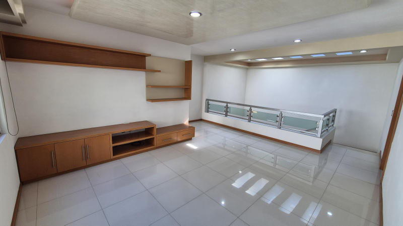 Casa En Venta En Jardin Real. Dentro De Coto