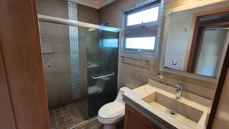 Casa En Venta En Jardin Real. Dentro De Coto