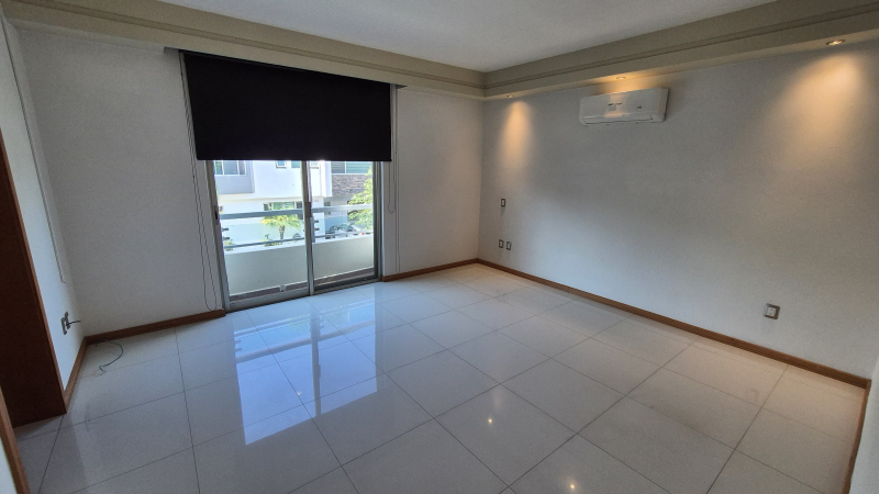 Casa En Venta En Jardin Real. Dentro De Coto