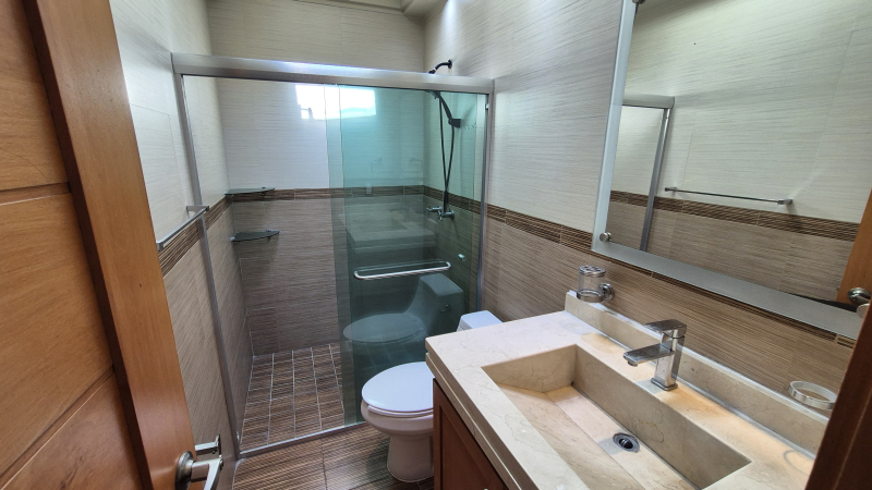 Casa En Venta En Jardin Real. Dentro De Coto