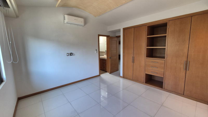 Casa En Venta En Jardin Real. Dentro De Coto