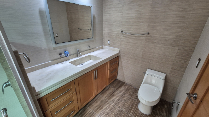 Casa En Venta En Jardin Real. Dentro De Coto