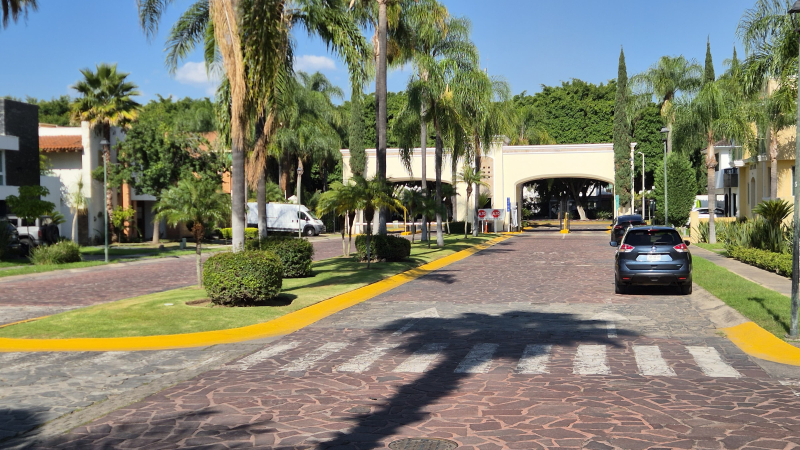 Casa En Venta En Jardin Real. Dentro De Coto