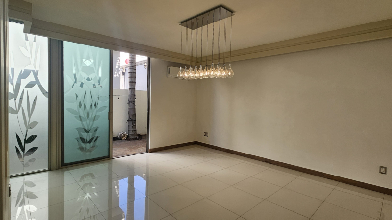 Casa En Venta En Jardin Real. Dentro De Coto