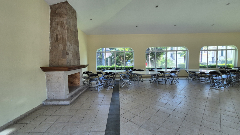 Casa En Venta En Jardin Real. Dentro De Coto
