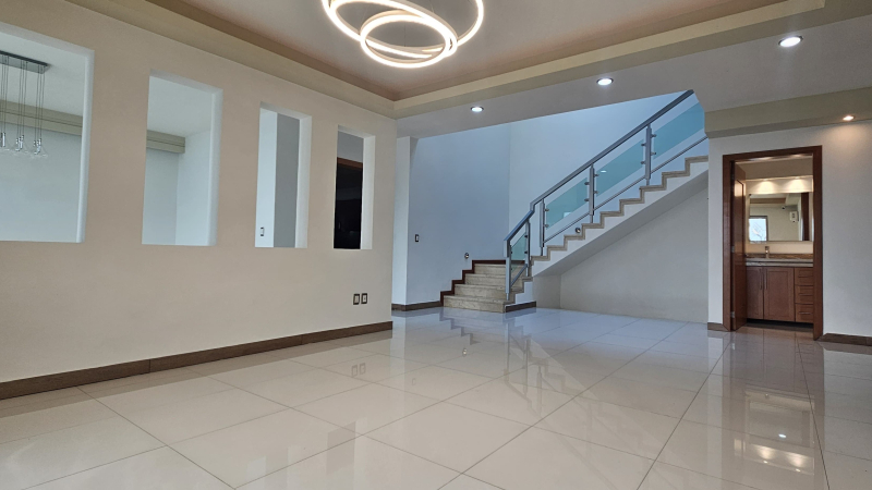 Casa En Venta En Jardin Real. Dentro De Coto