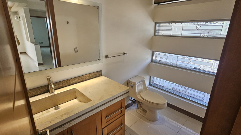 Casa En Venta En Jardin Real. Dentro De Coto