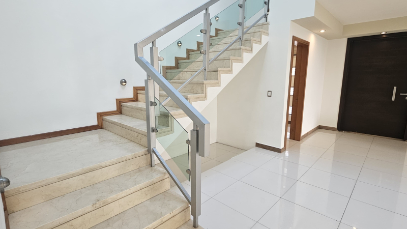Casa En Venta En Jardin Real. Dentro De Coto