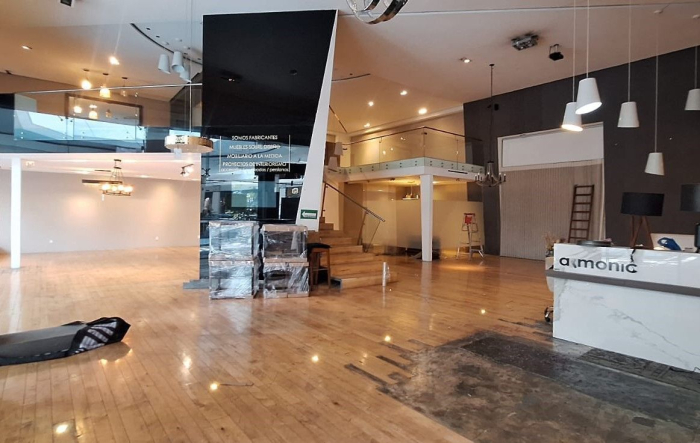 se renta local dentro del centro comercial interlomas