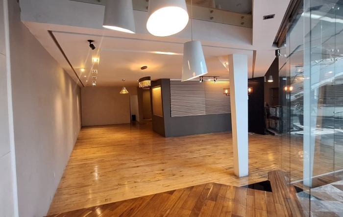 se renta local dentro del centro comercial interlomas
