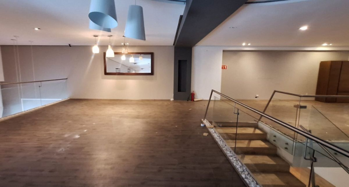 se renta local dentro del centro comercial interlomas