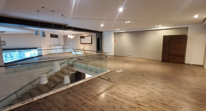 se renta local dentro del centro comercial interlomas