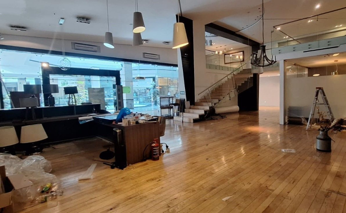 se renta local dentro del centro comercial interlomas