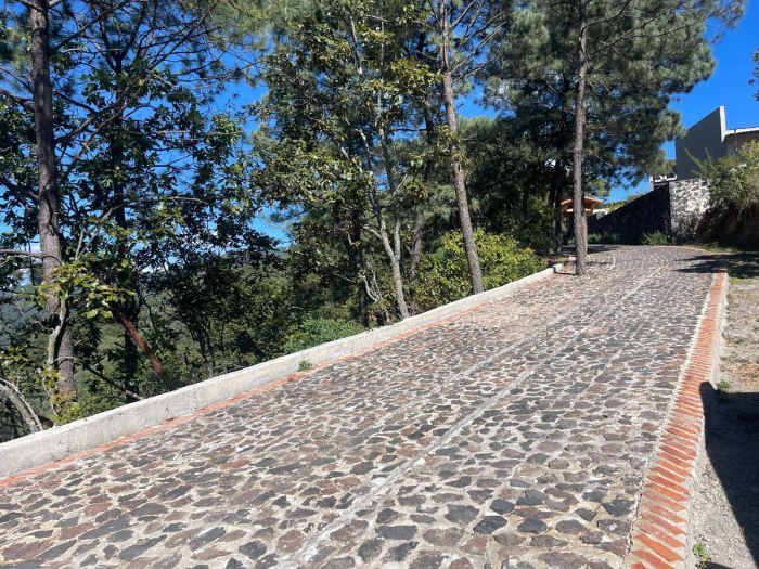 Venta de Terreno de 951.07 m2 en el Santuario fraccionamiento ecológico Tucán 1