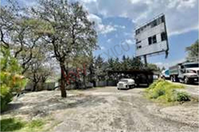 Terreno en renta 2000m2 bardeados para almacenar taller fabricar construir etc