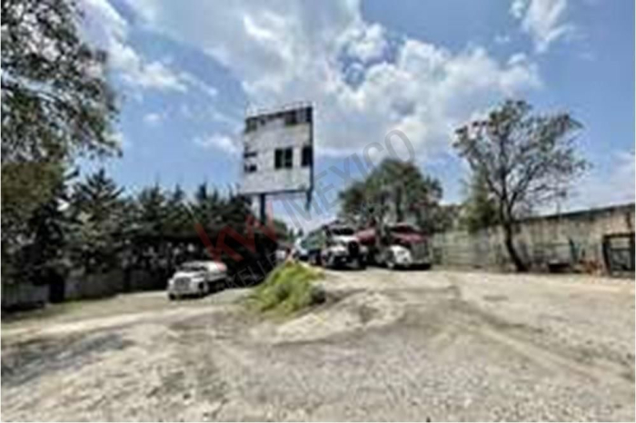 Terreno en renta 2000m2 bardeados para almacenar taller fabricar construir etc