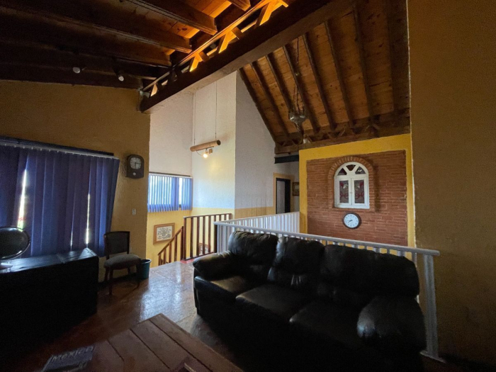 Casa en Venta muy cerca de Huasca, 2500m terreno y 488m de construcción.