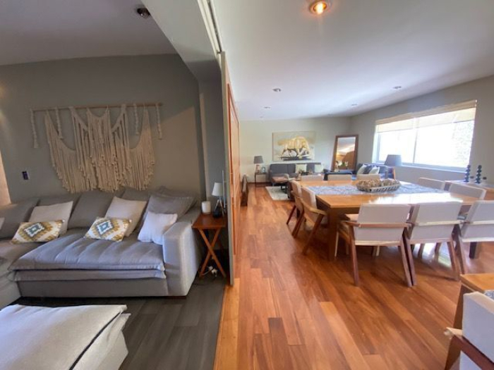 Estupenda Casa en Venta. 2 filtros de seguridad. Amplitud.